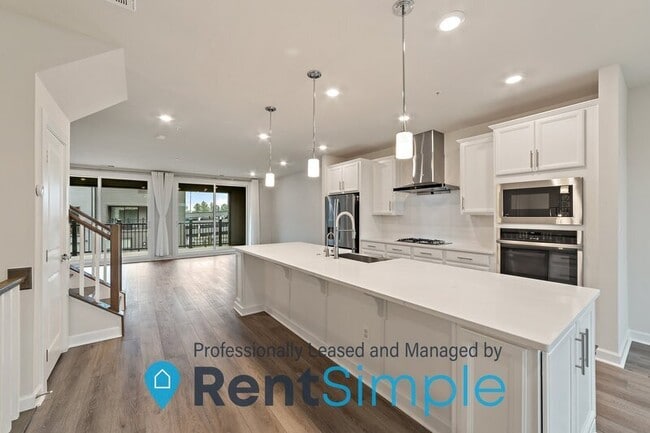 Building Photo - 12883 Sunrise Ridge Aly
