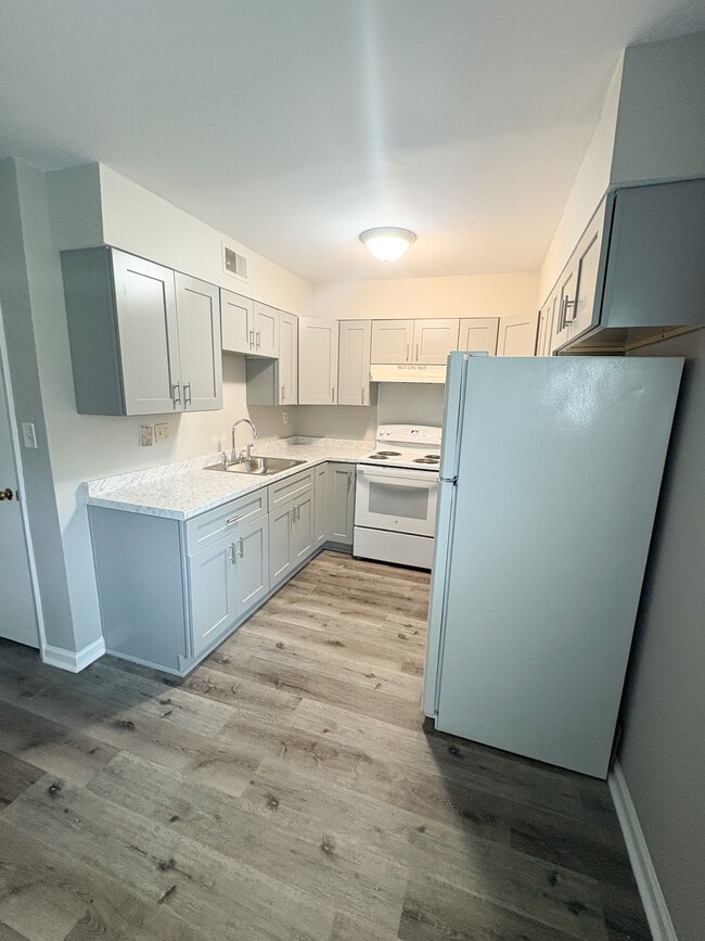 Building Photo - 1100 Skyland Dr