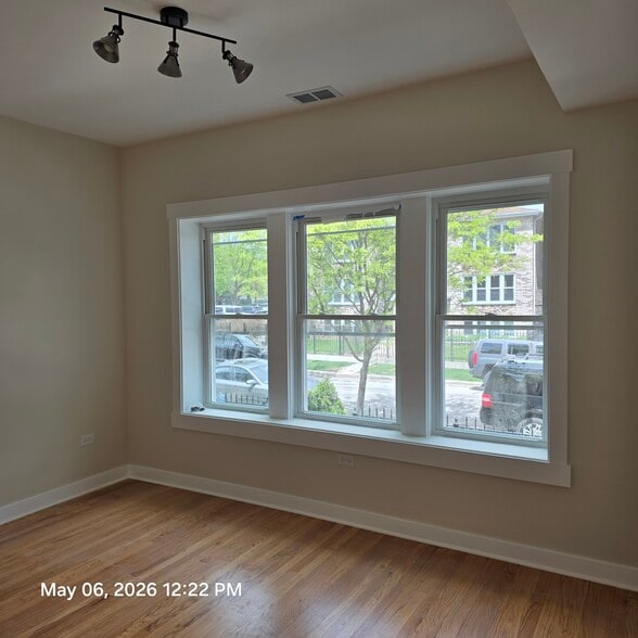 Building Photo - 2637 W Winona St