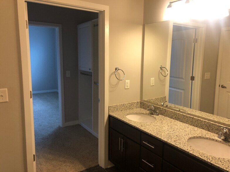 Building Photo - 1124 Litton Ave