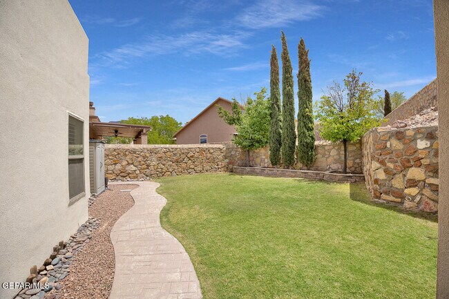 Building Photo - 7238 Canyon Wren Ave