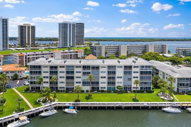 Building Photo - 29 Yacht Club Dr
