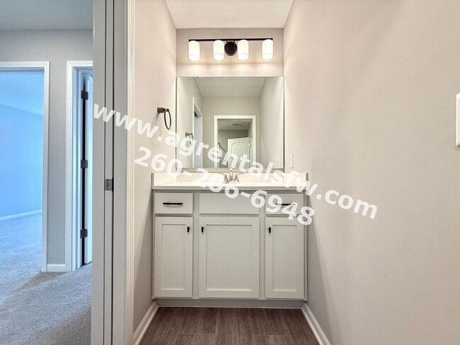 Building Photo - 3 Bedroom Residence