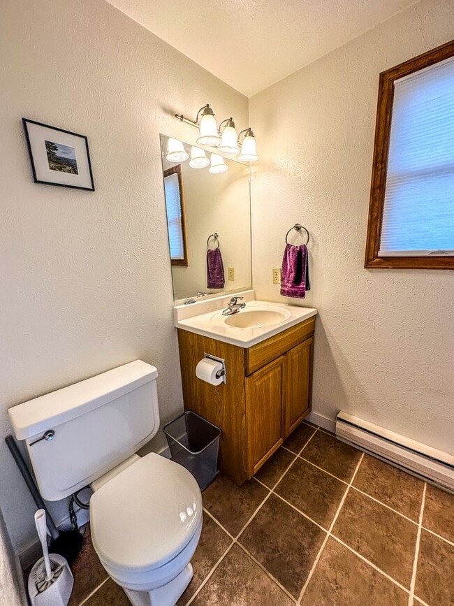Building Photo - Beautiful & Large 4-Bd 2.5-Ba, in Boulders...