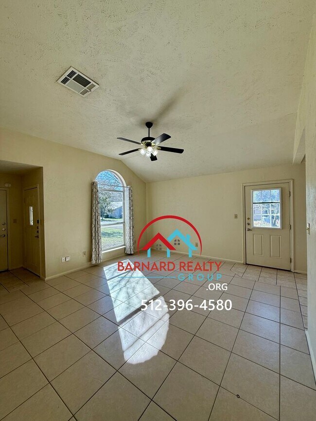 Building Photo - Available Now: 3 Bedroom, 2 Bath Stand Alone Home