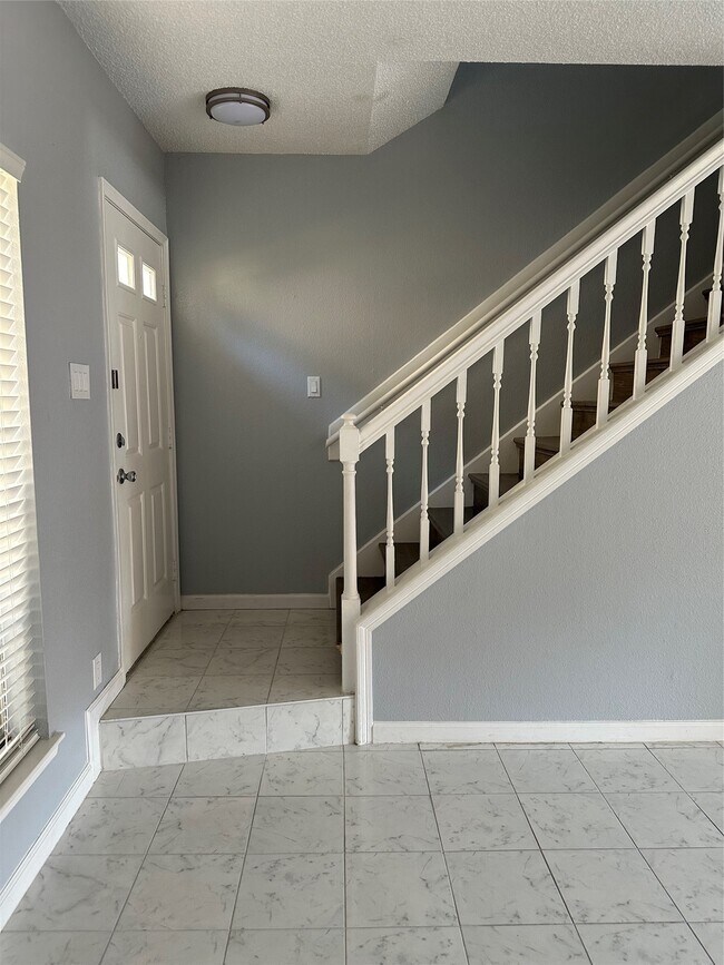 Building Photo - 7575 Cambridge St