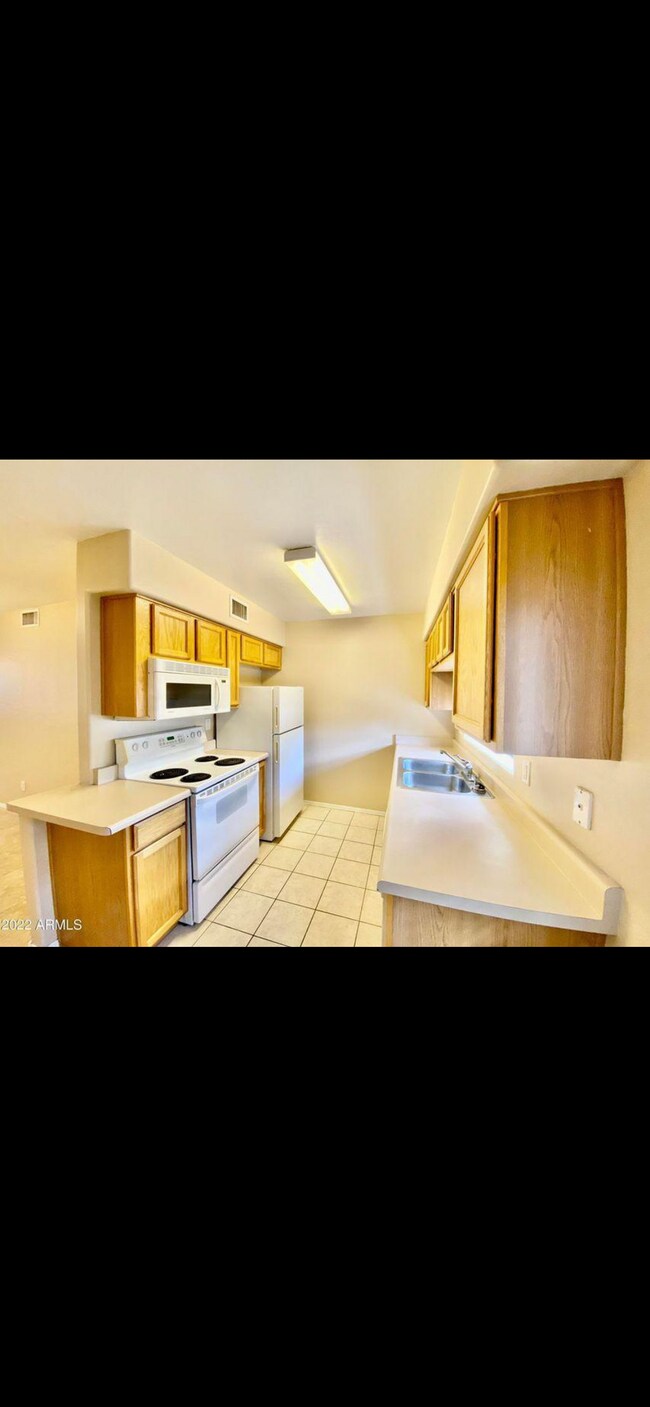Building Photo - 3301 E Earll Dr