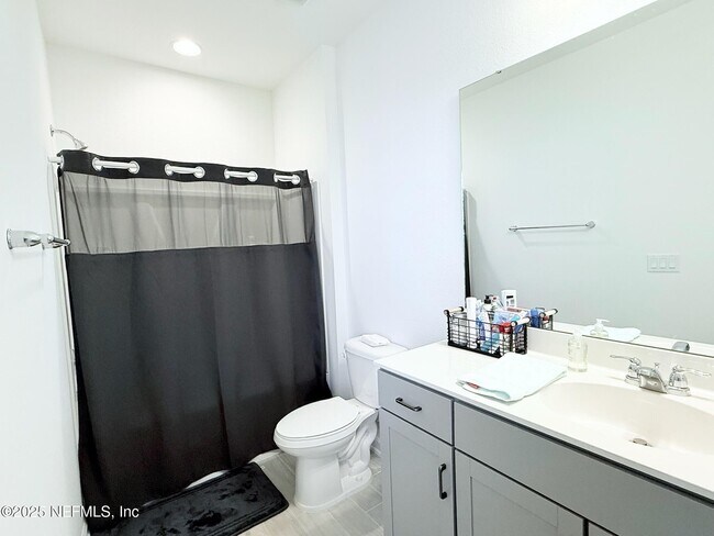Building Photo - 367 Brandon Lks Dr
