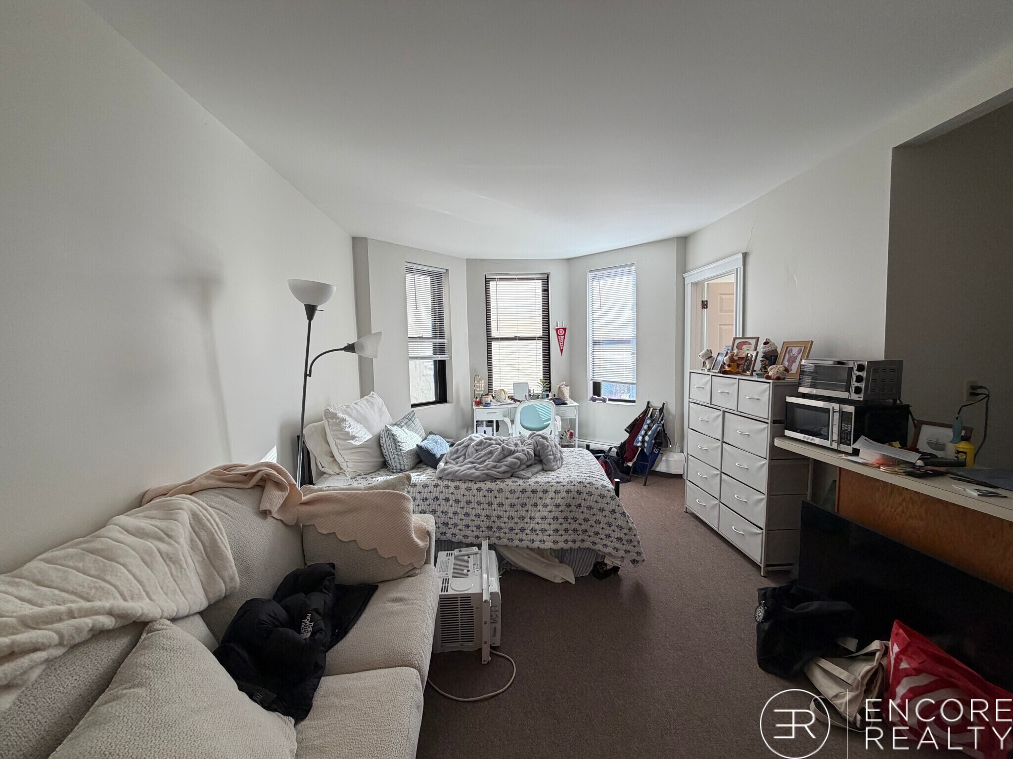 Building Photo - 843 Beacon St