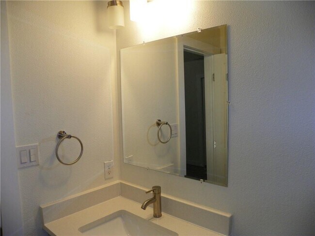 Building Photo - 1306 Colony Creek Dr