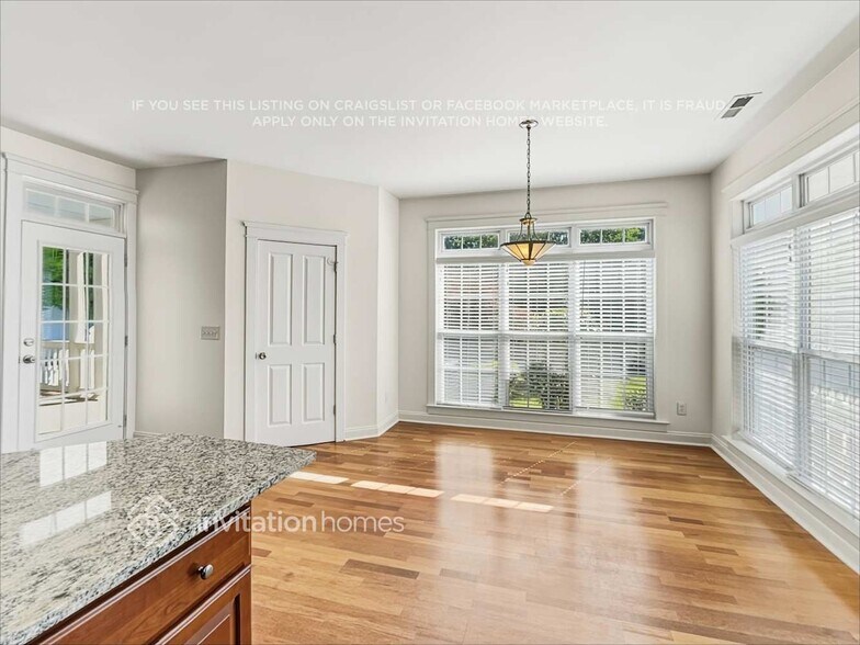 Building Photo - 15527 Barnsbury Dr