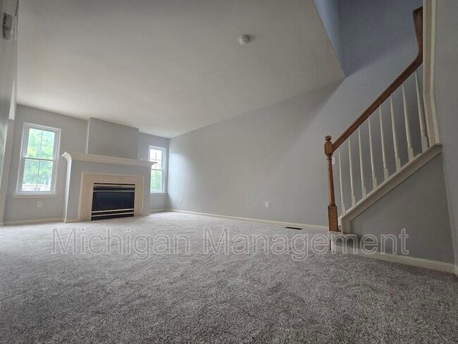Building Photo - 4351 Hunters Cir W