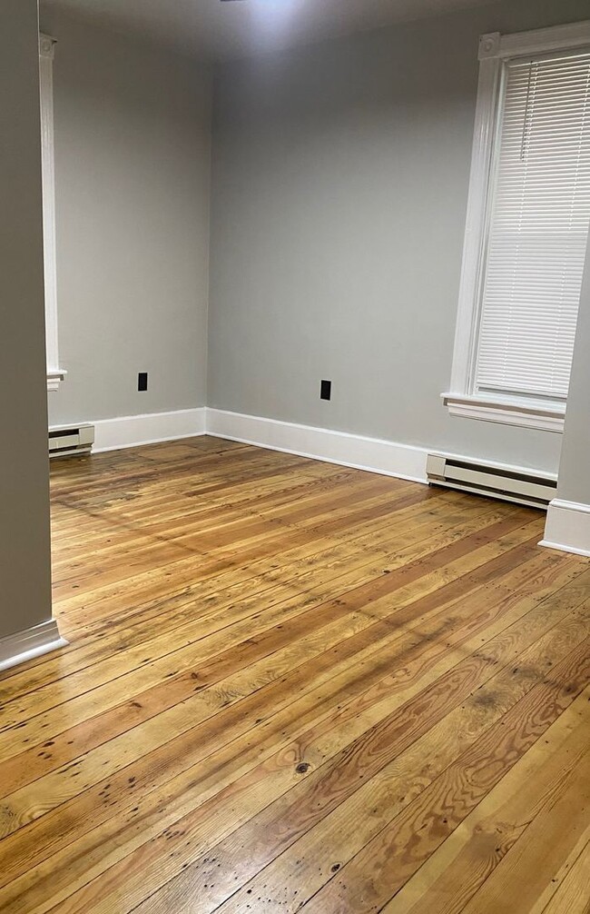 Building Photo - 114 N Penn St