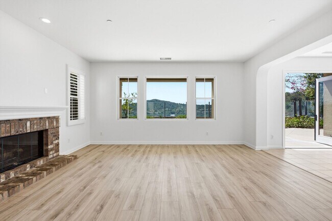 Building Photo - 40 Paseo Lerida