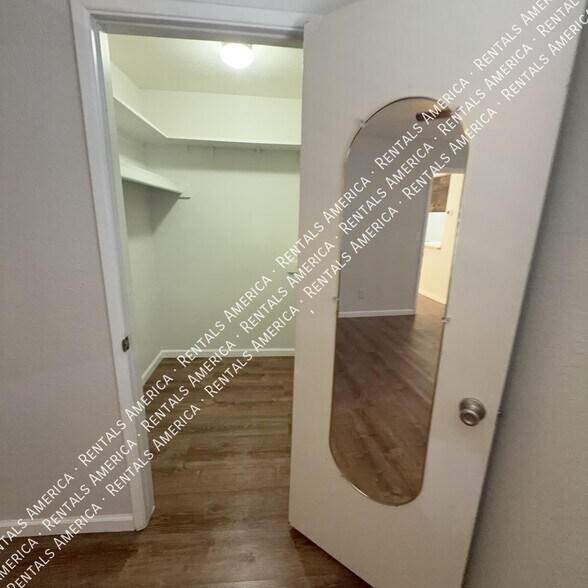 Building Photo - 520 N Stapley Dr