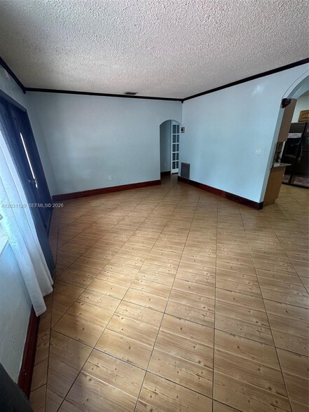Building Photo - 1120 SW 73rd Ave