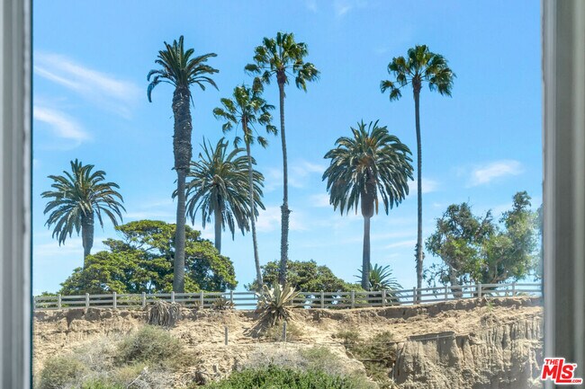 Building Photo - 1351 Palisades Beach Rd