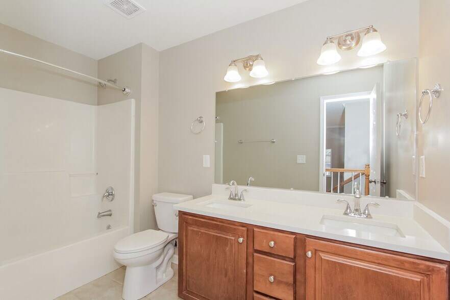 Building Photo - 3447 Fallowbrook Forest