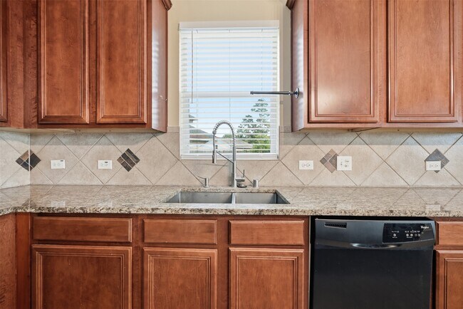 Building Photo - 25203 Oak Villa Dr
