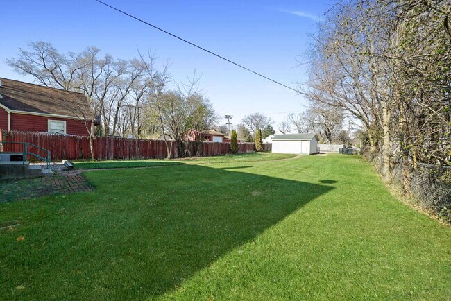 Building Photo - Updated 5-Bedroom, 2-Bath Home Across from...