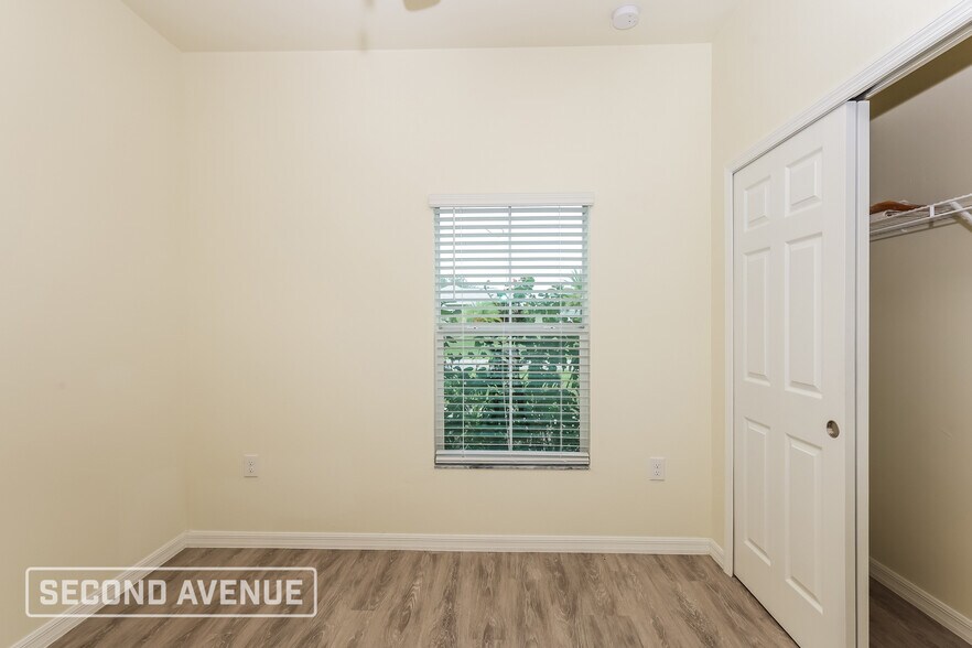 Building Photo - 1122 NE 39th Terrace