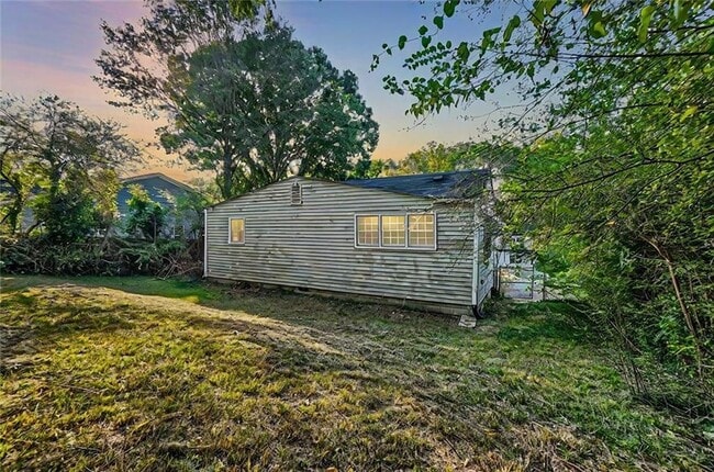 Building Photo - 1383 Almont Dr SW