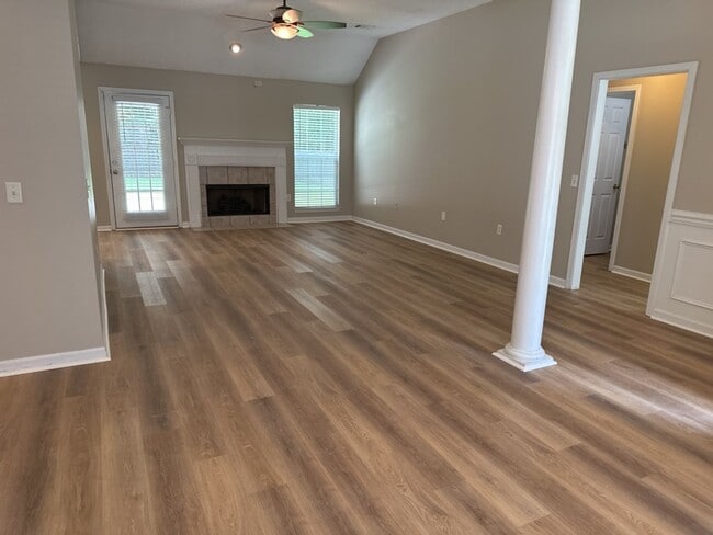Building Photo - 247 Laurel Hill Cir