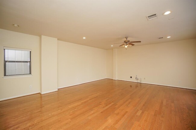Building Photo - 4411 Koehler St