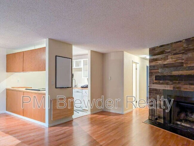 Building Photo - 19851 25th Ave NE