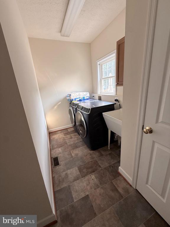Building Photo - 4114 Derbyshire Ln