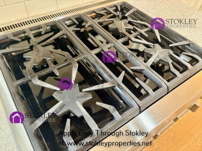 Building Photo - 231 Ivy Dr