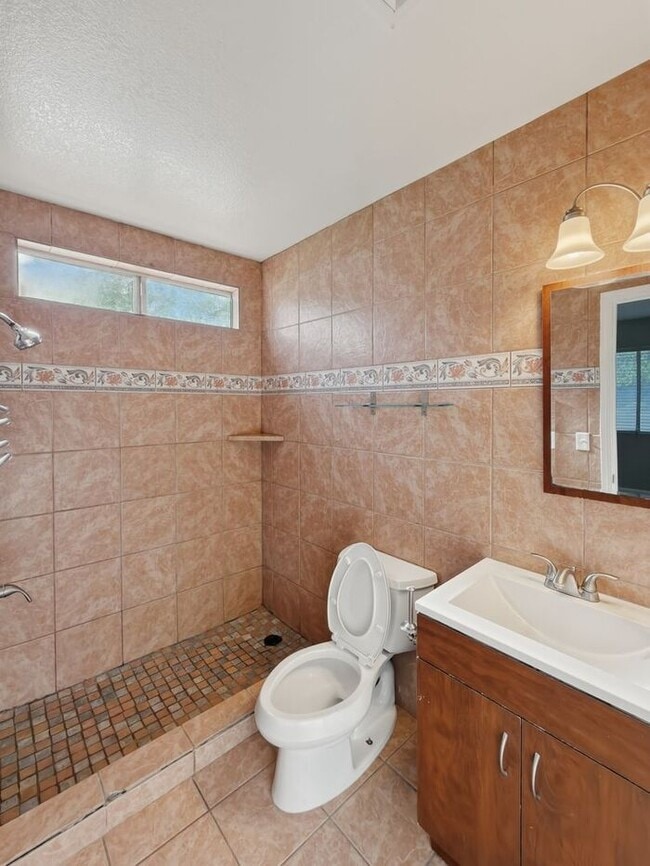 Building Photo - 3 Bedroom Home In Heart of Chandler for Rent