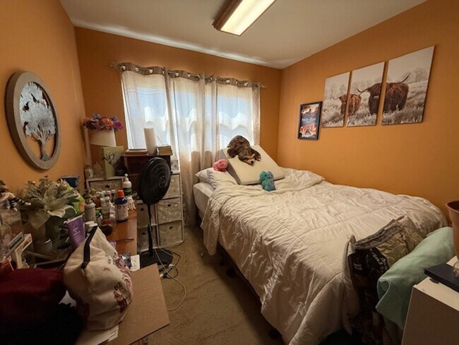 Building Photo - 3 Bedroom Home in Prime Location