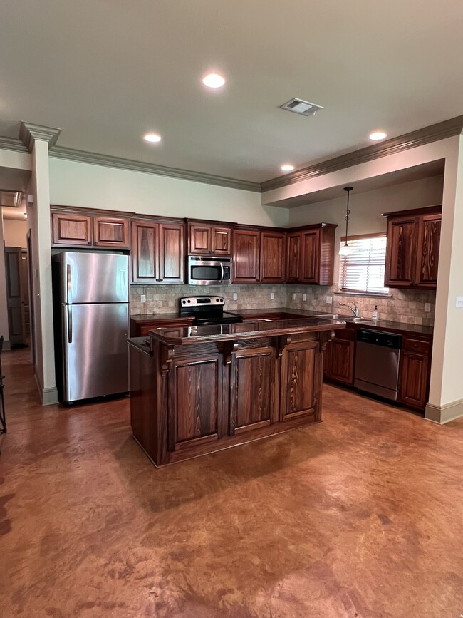 Building Photo - 3266 Northlake Ave