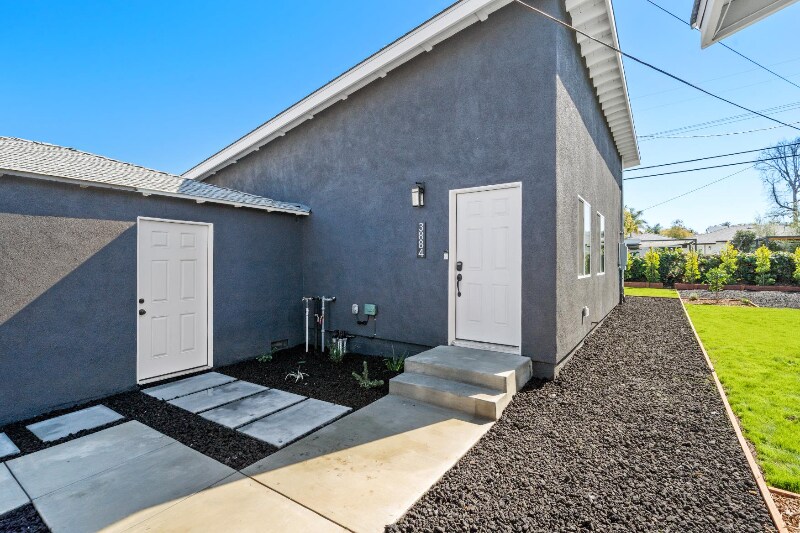 Building Photo - 3884 Alsace Ave