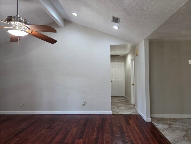 Building Photo - 15415 Beechnut St
