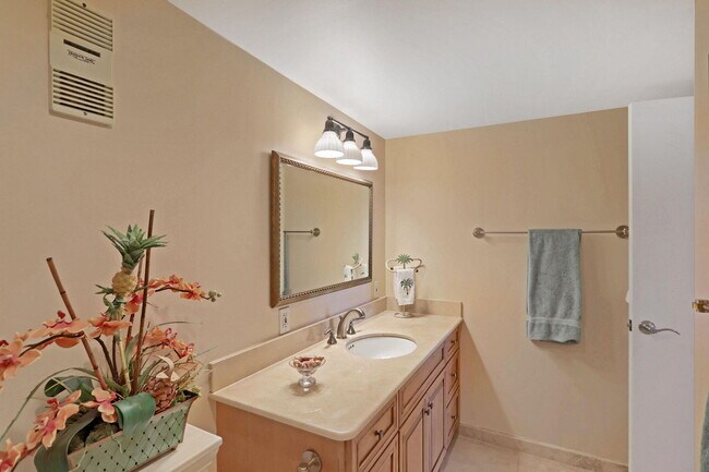 Building Photo - 5550 N Ocean Dr