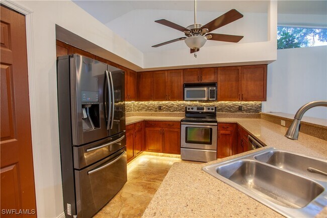 Primary Photo - 9511 Cypress Dr N