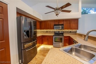 Building Photo - 9511 Cypress Dr N