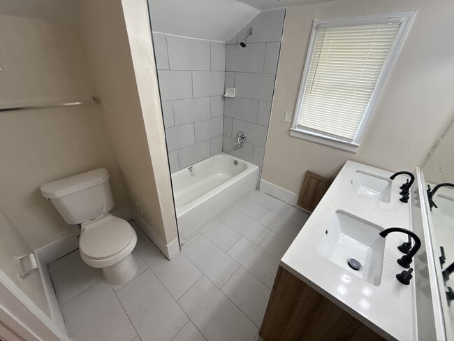 Building Photo - 780 Peeples St SW