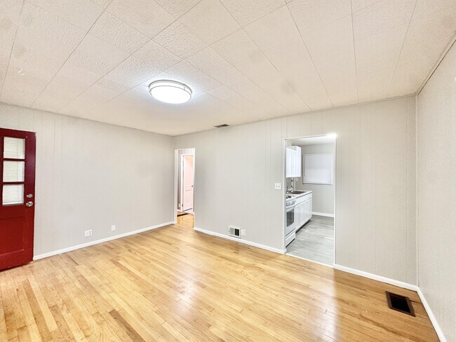 Building Photo - 1164 S 41st St