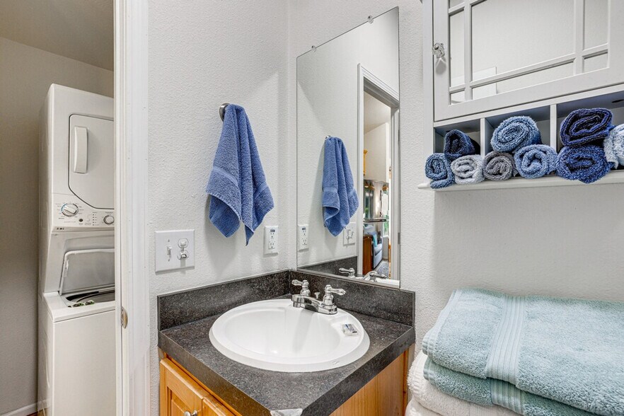 Building Photo - 2591 W Jakes Rd