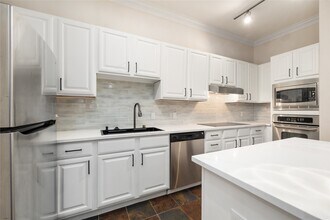 Building Photo - 7134 Mapleridge St