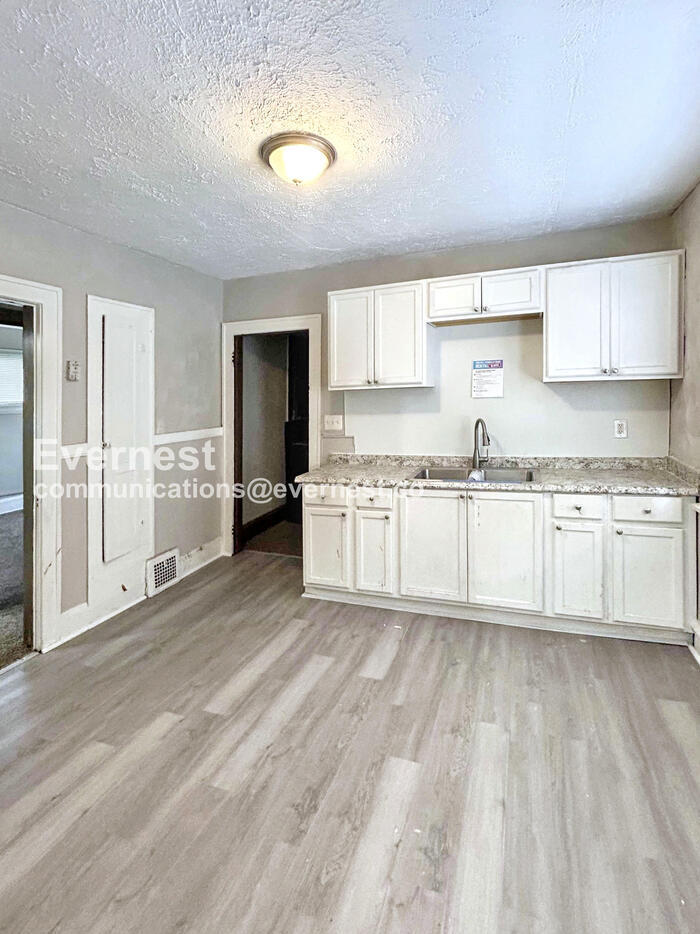 Building Photo - 12110 Lenacrave Ave