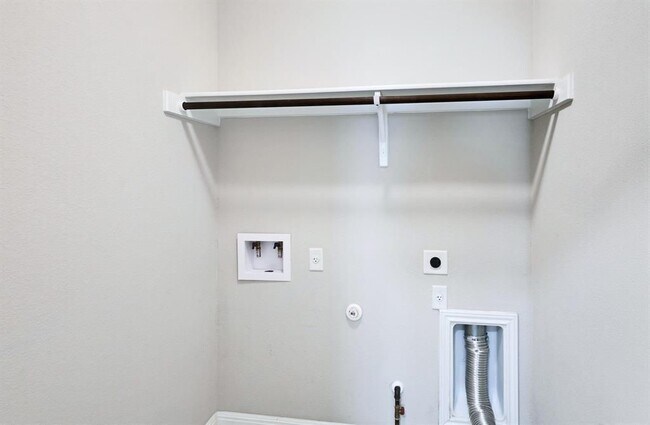 Building Photo - 145 Pine Island Ln