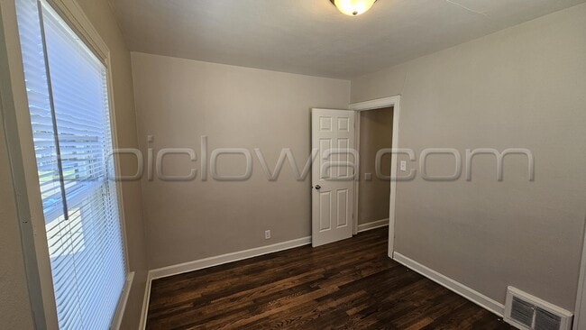 Building Photo - 436 36th St NE