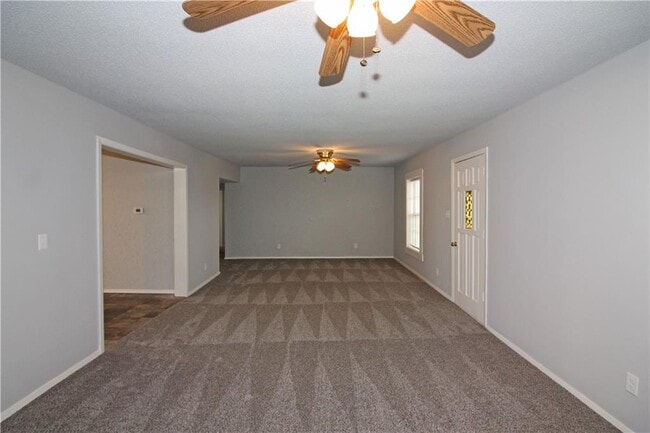 Building Photo - 2210 Kinyon Rd
