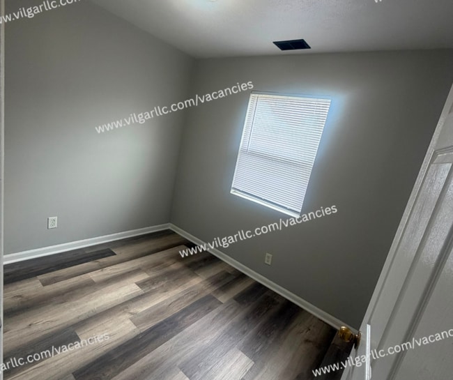 Building Photo - Very spacious  3 Bedroom • 1 Bathroom home.