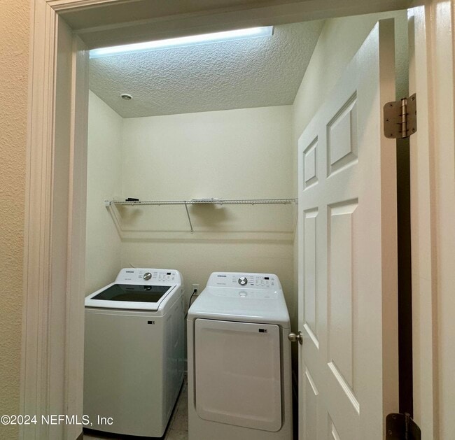 Building Photo - 289 Spring Park Ave