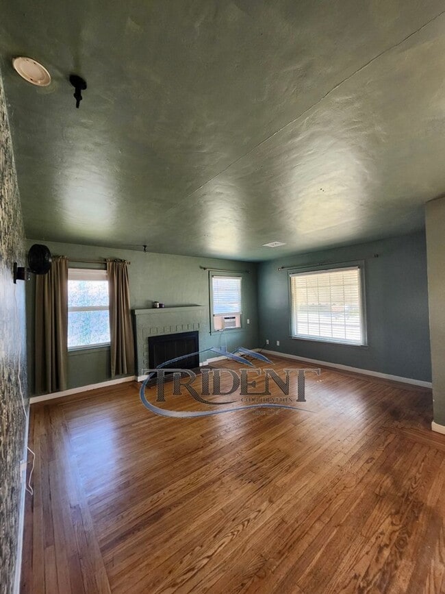 Building Photo - 1117 Divver St